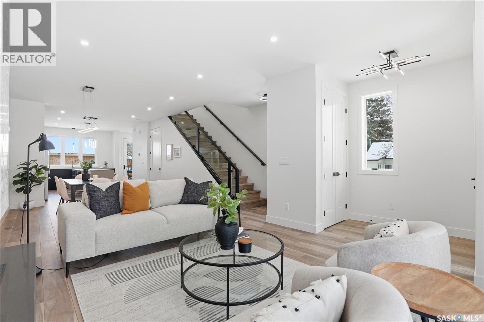 1139 13Th Street E, Saskatoon, SK - Indoor Photo Showing Living Room