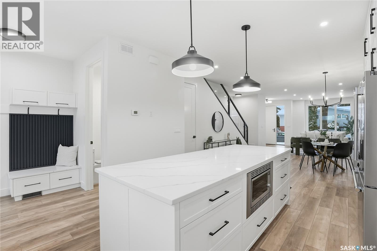 1137 13Th Street E, Saskatoon, SK - Indoor Photo Showing Kitchen With Upgraded Kitchen