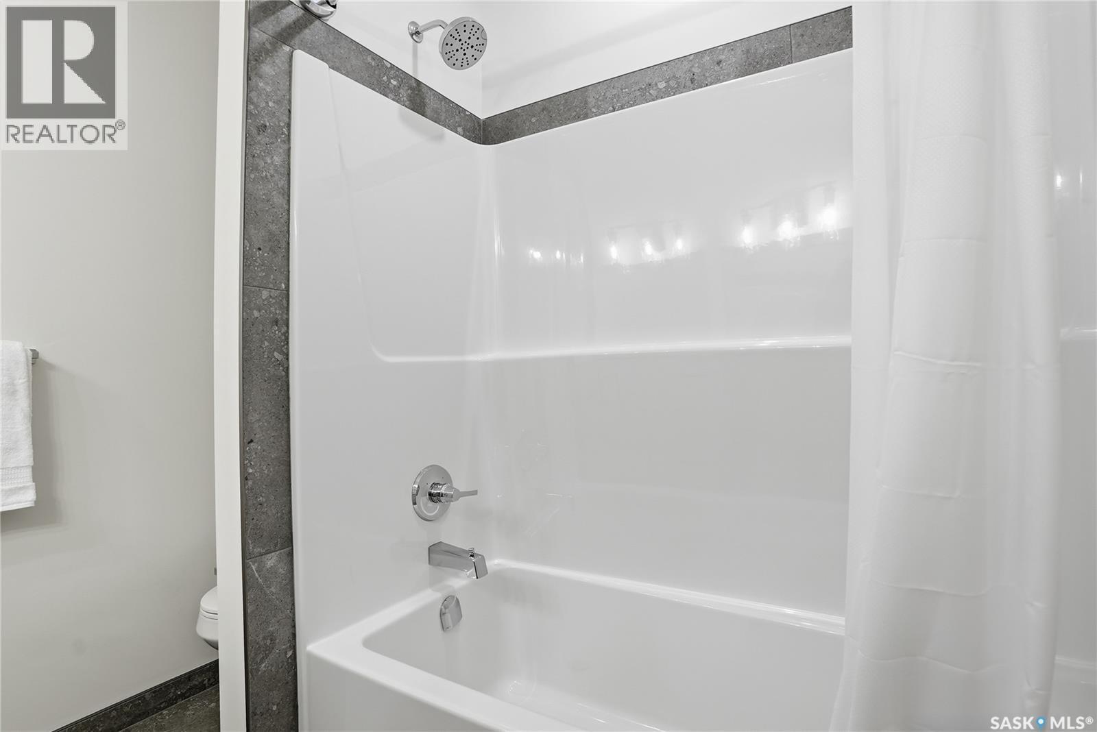 1137 13Th Street E, Saskatoon, SK - Indoor Photo Showing Bathroom