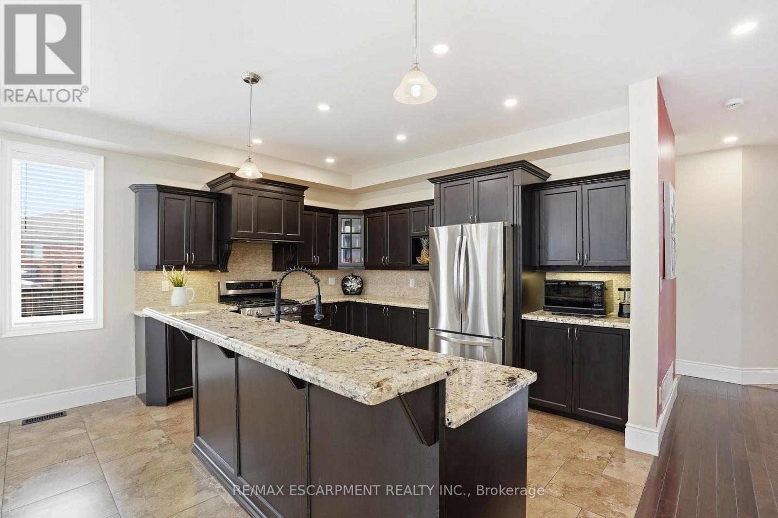 223 Annabelle Street, Hamilton, ON - Indoor Photo Showing Kitchen With Upgraded Kitchen