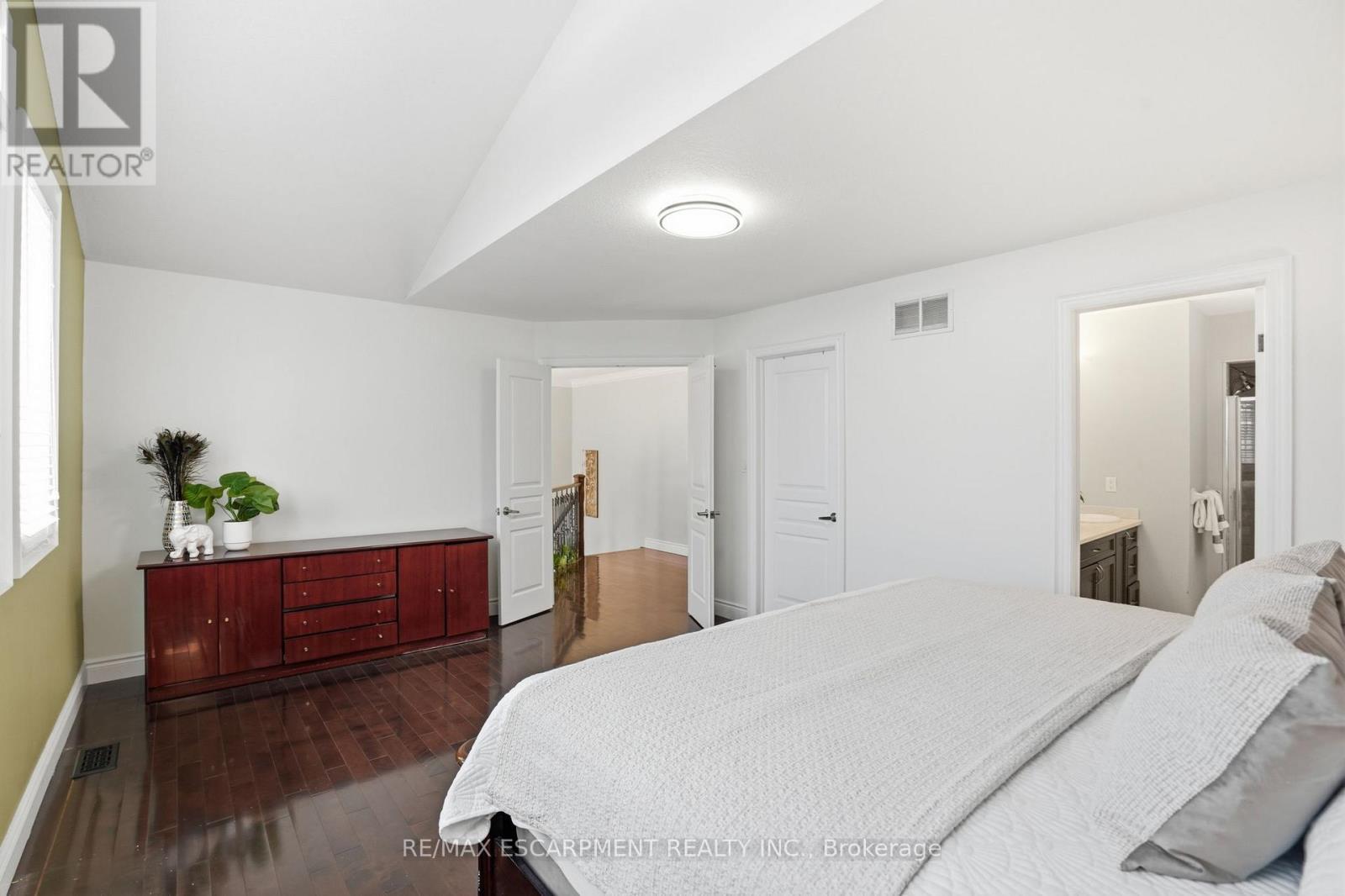 223 Annabelle Street, Hamilton, ON - Indoor Photo Showing Bedroom