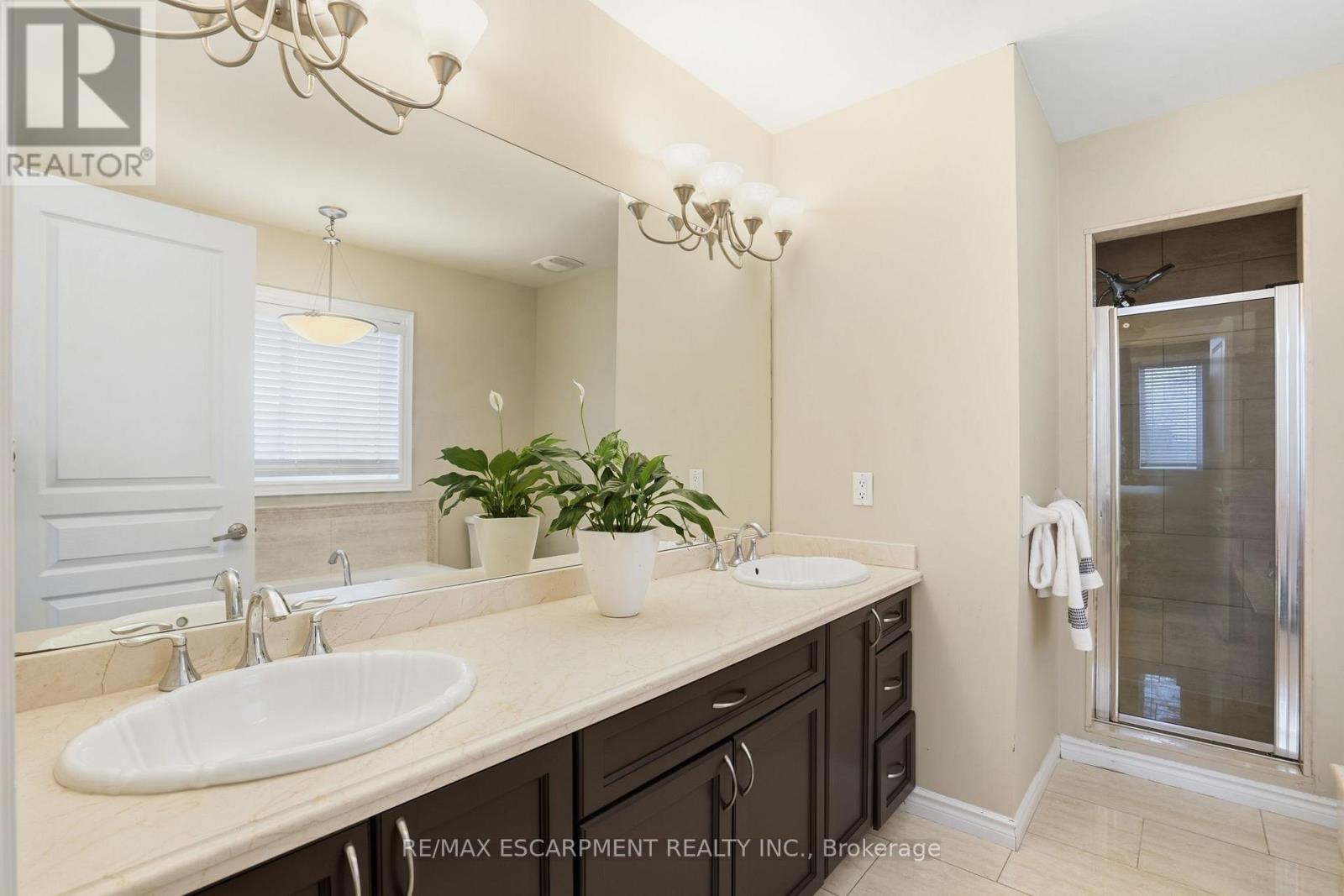 223 Annabelle Street, Hamilton, ON - Indoor Photo Showing Bathroom