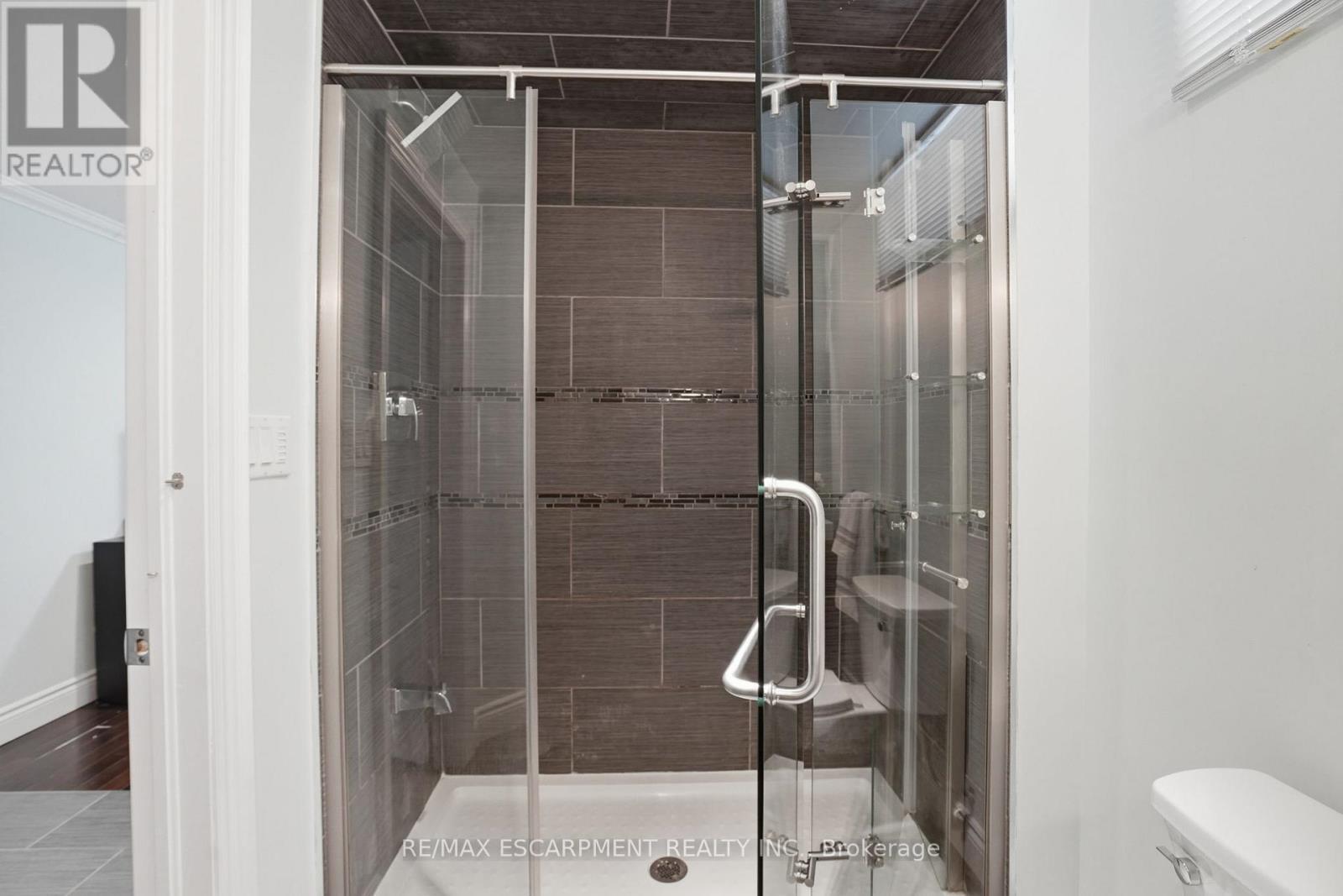 223 Annabelle Street, Hamilton, ON - Indoor Photo Showing Bathroom