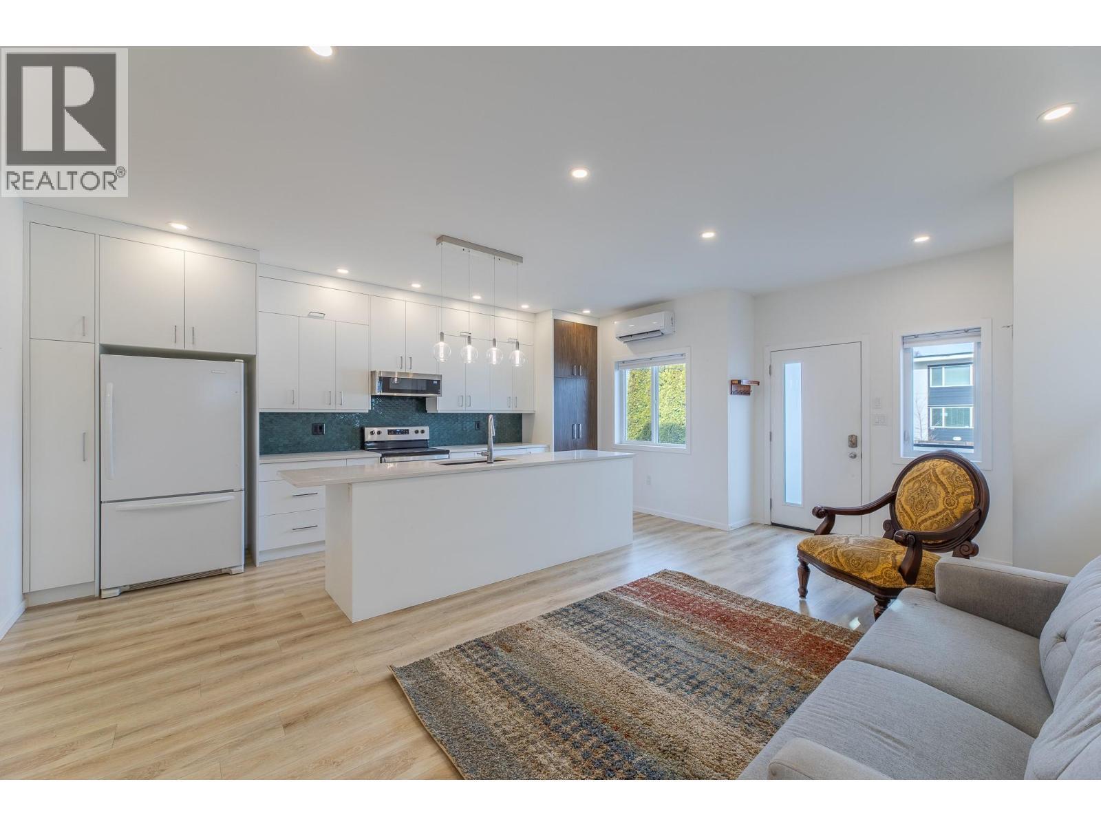 490 Eckhardt Avenue Unit# 101, Penticton, BC - Indoor Photo Showing Other Room