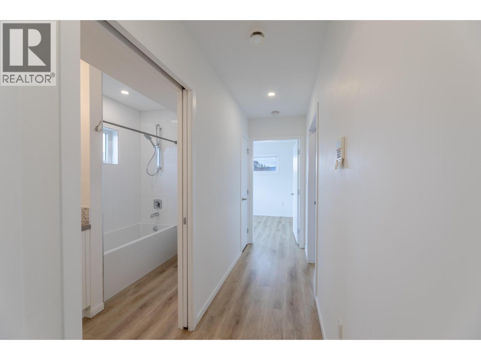 490 Eckhardt Avenue Unit# 101, Penticton, BC - Indoor Photo Showing Other Room