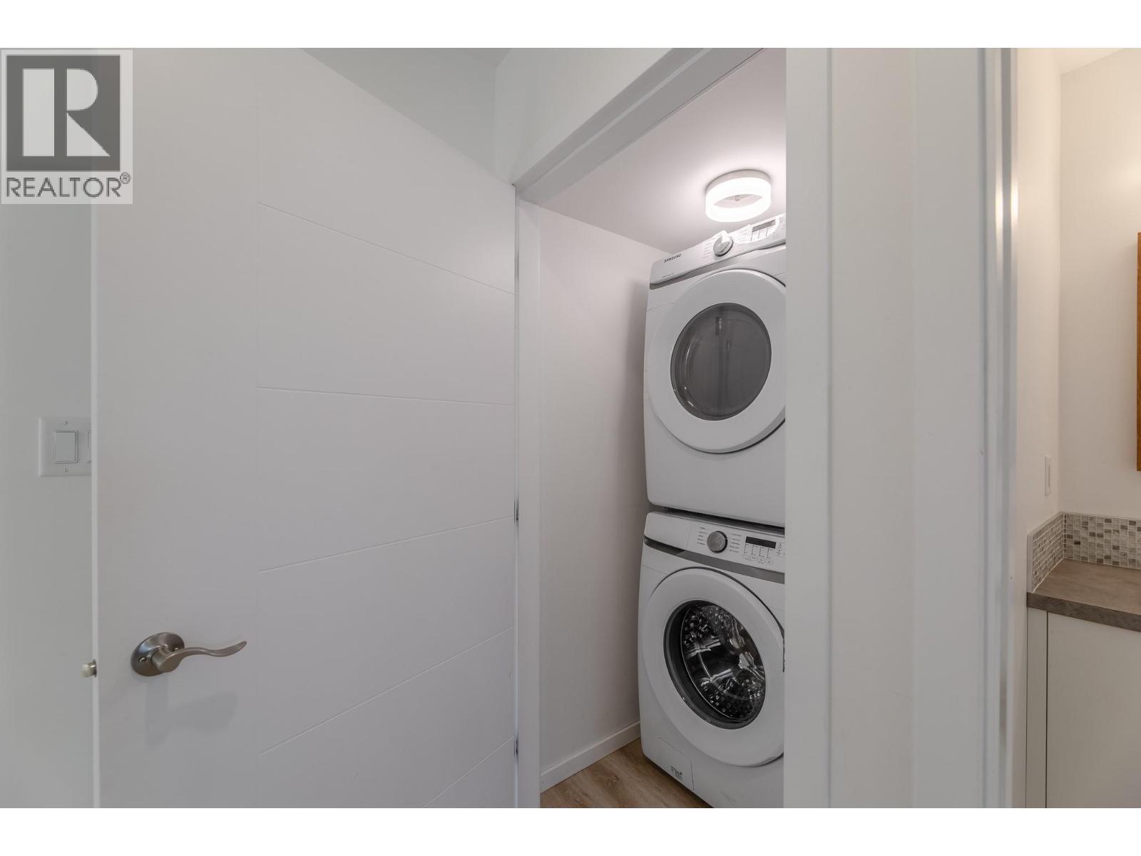 490 Eckhardt Avenue Unit# 101, Penticton, BC - Indoor Photo Showing Laundry Room