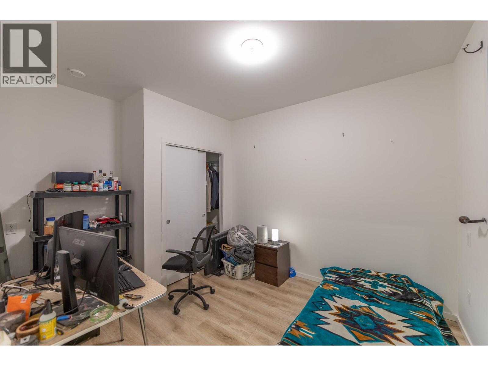 490 Eckhardt Avenue Unit# 101, Penticton, BC - Indoor Photo Showing Bedroom