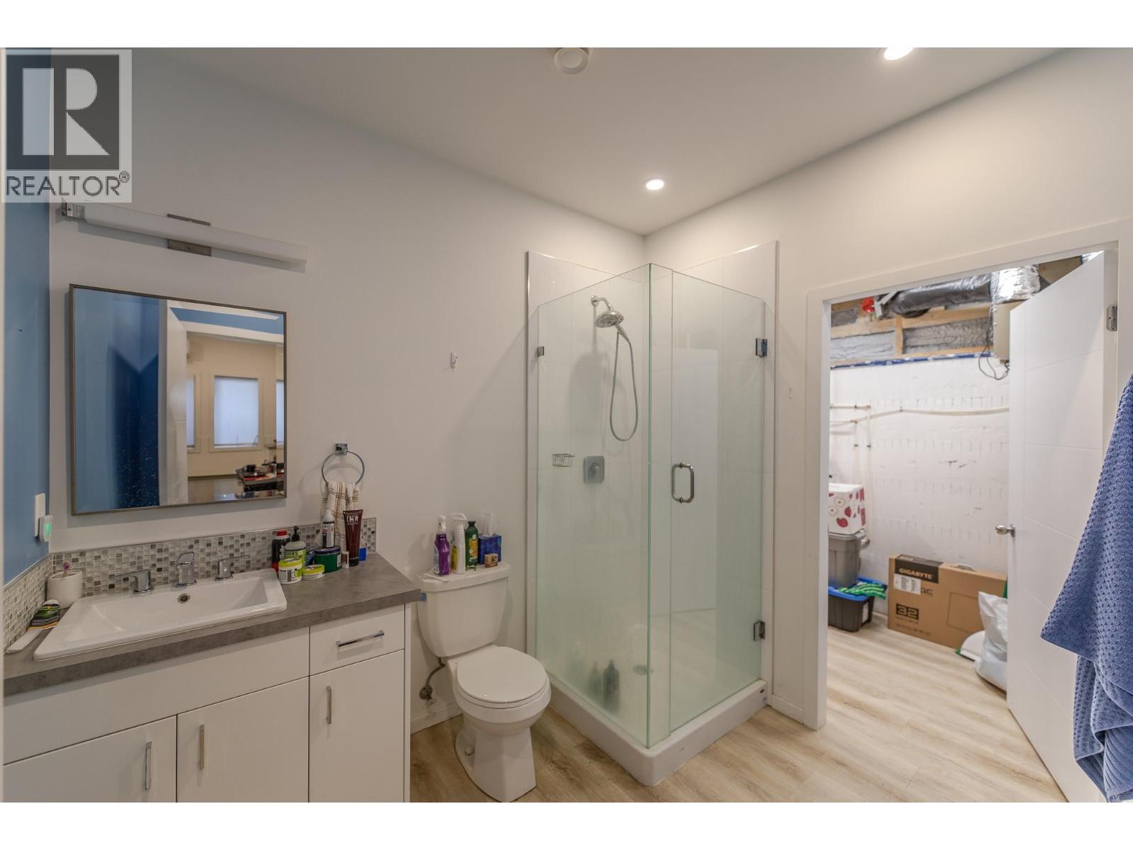 490 Eckhardt Avenue Unit# 101, Penticton, BC - Indoor Photo Showing Bathroom