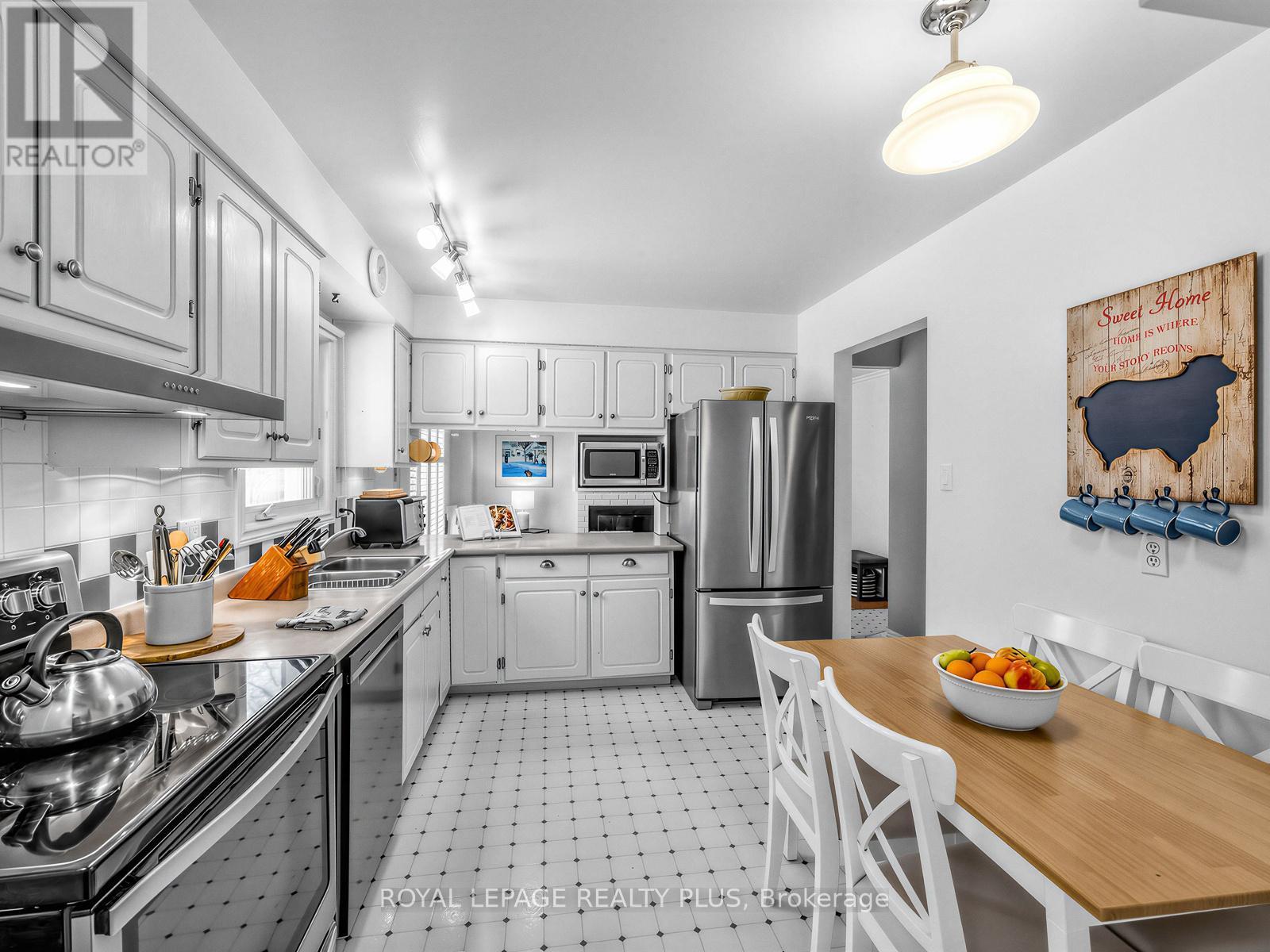 4138 Marigold Crescent, Mississauga, ON - Indoor Photo Showing Kitchen