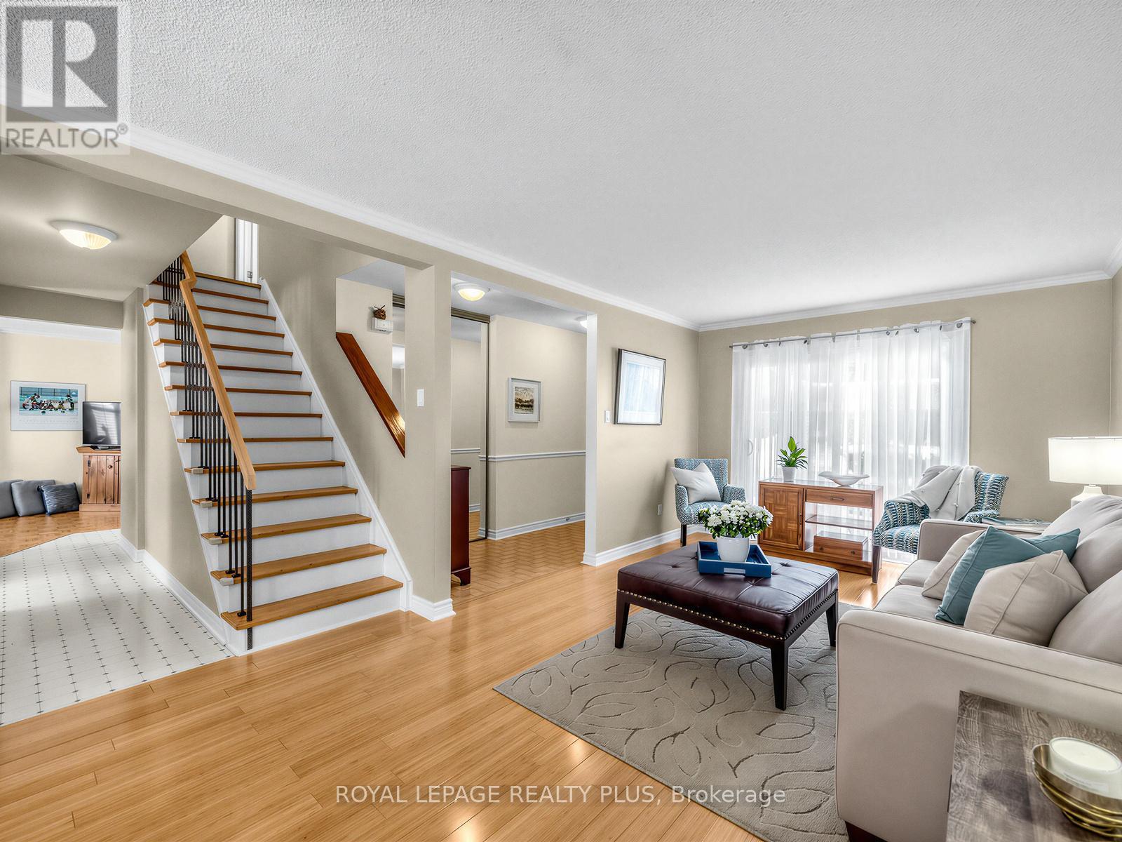 4138 Marigold Crescent, Mississauga, ON - Indoor Photo Showing Living Room