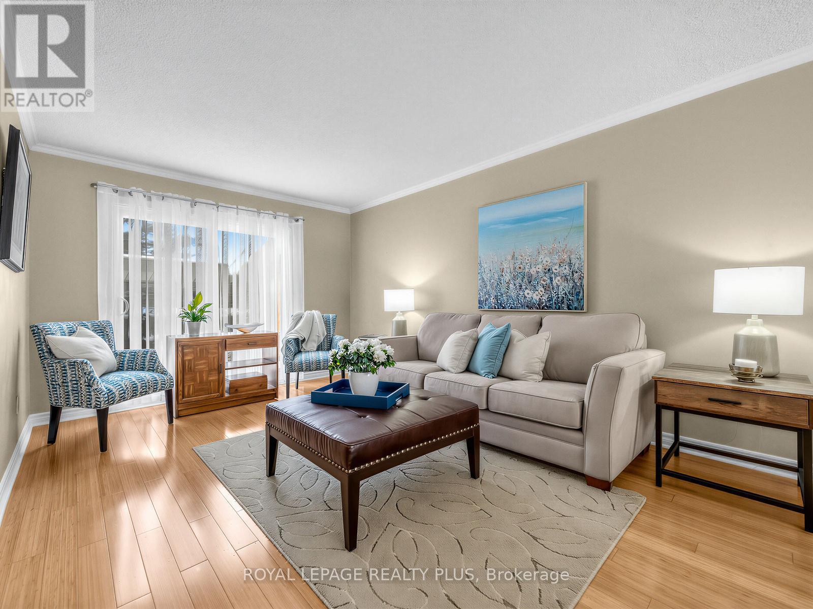 4138 Marigold Crescent, Mississauga, ON - Indoor Photo Showing Living Room
