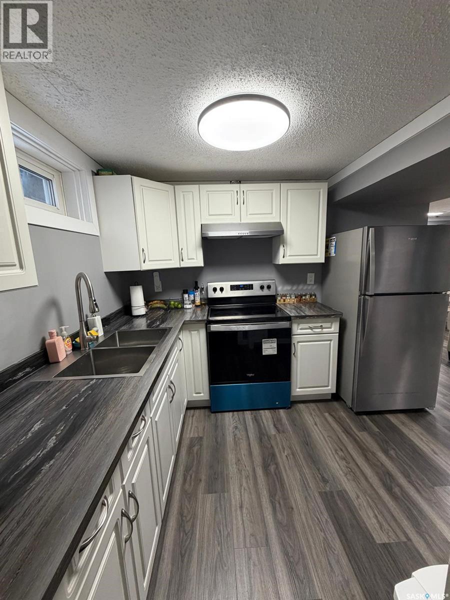 3629 Centennial Drive, Saskatoon, SK - Indoor Photo Showing Kitchen