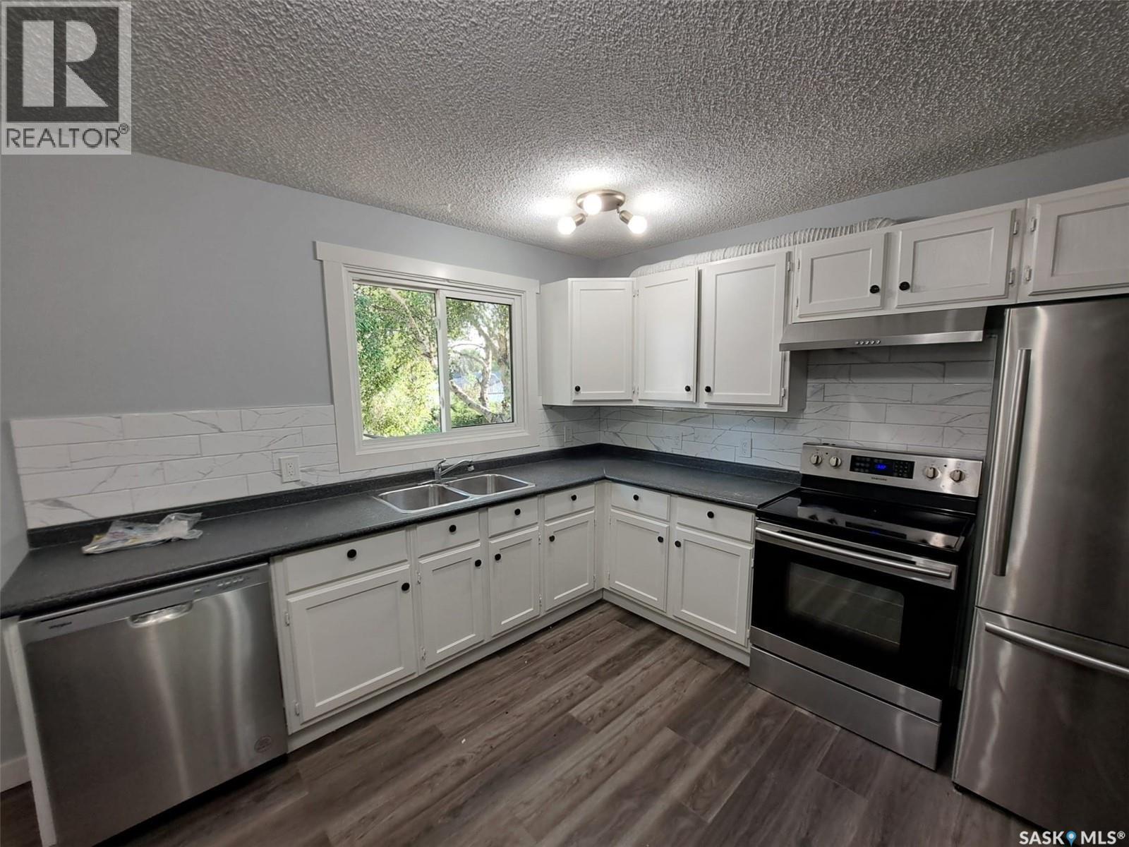 3629 Centennial Drive, Saskatoon, SK - Indoor Photo Showing Kitchen With Double Sink