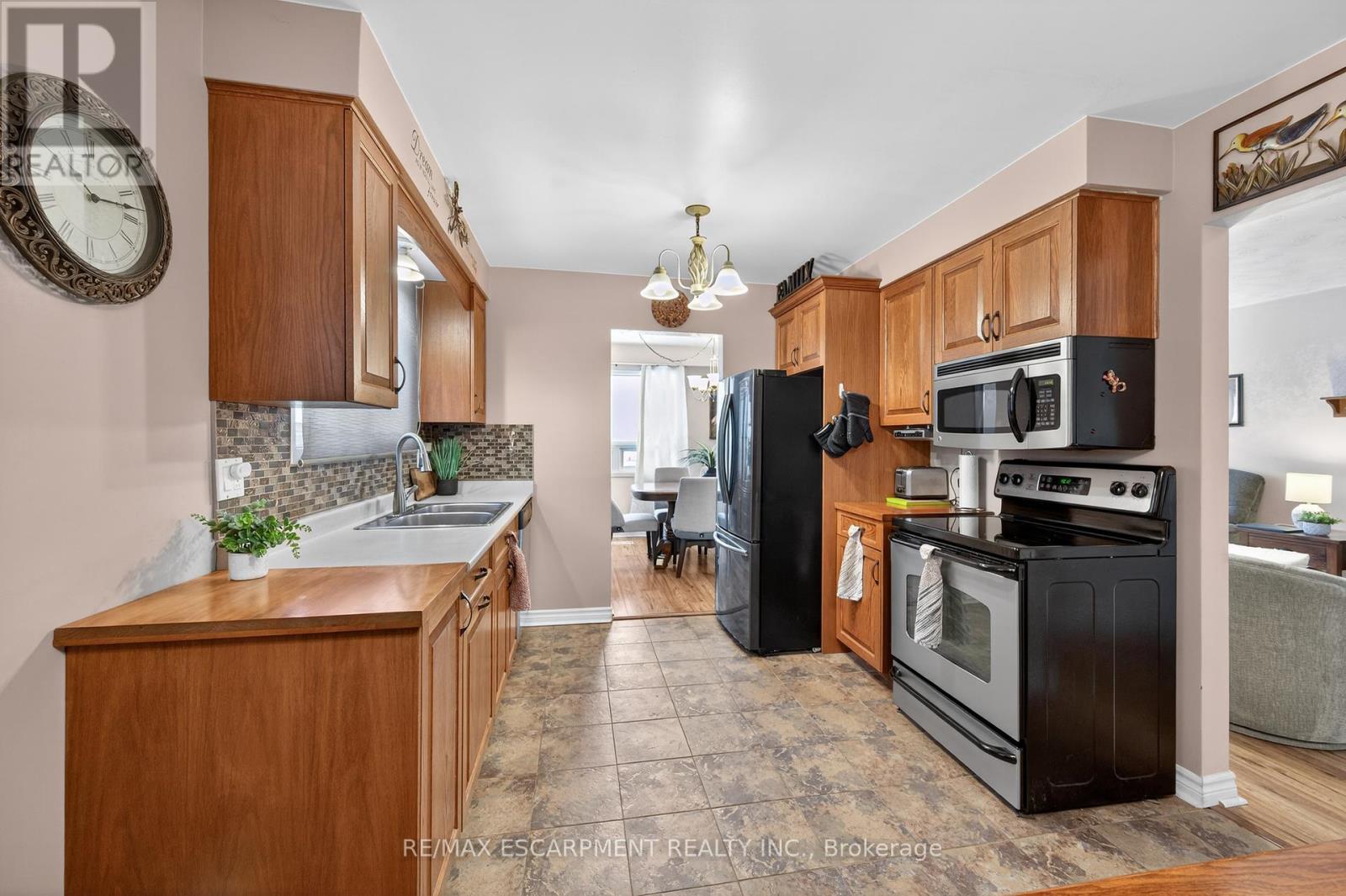 789 Rymal Road, Hamilton, ON - Indoor Photo Showing Kitchen With Double Sink