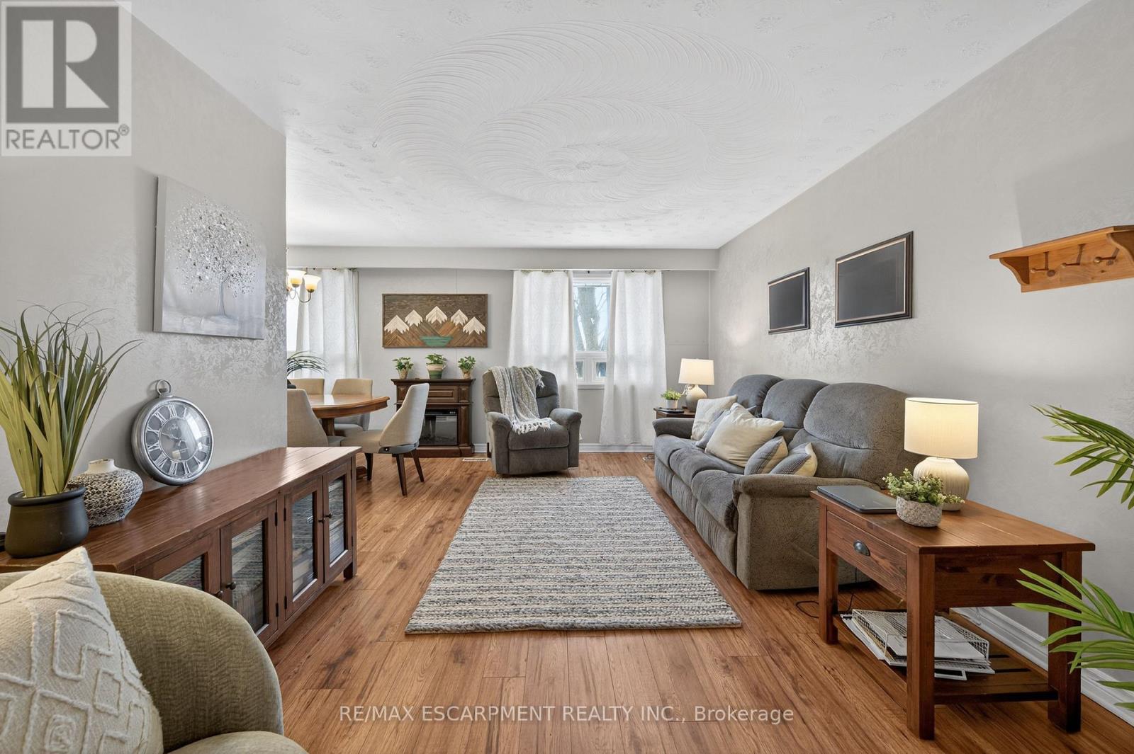 789 Rymal Road, Hamilton, ON - Indoor Photo Showing Living Room