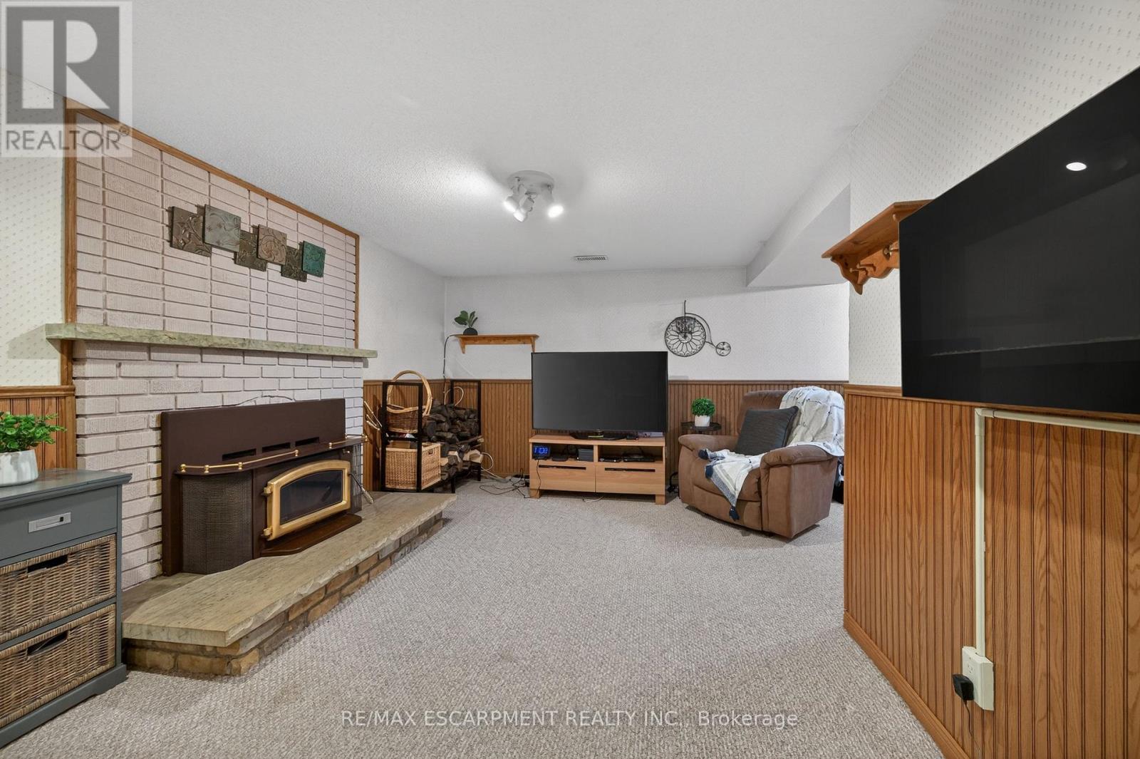789 Rymal Road, Hamilton, ON - Indoor With Fireplace