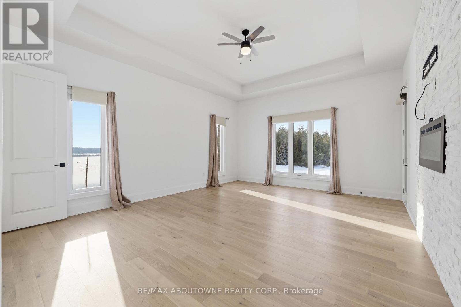 9042 Sideroad 10, Erin, ON - Indoor Photo Showing Other Room