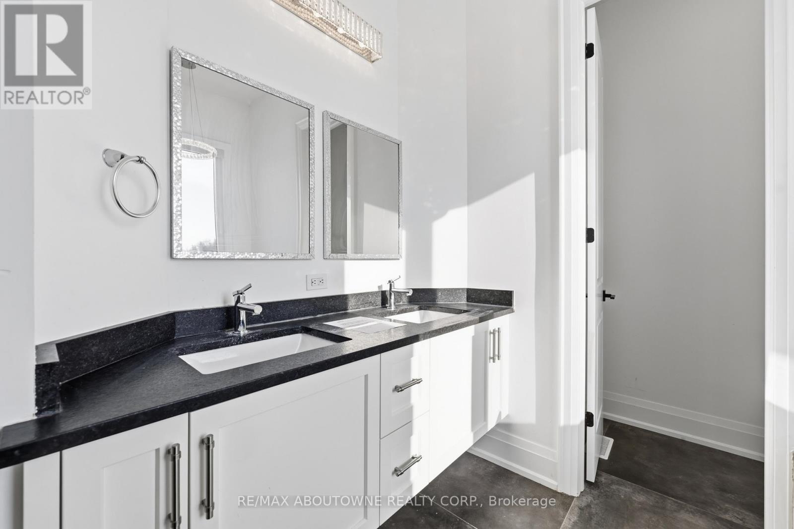 9042 Sideroad 10, Erin, ON - Indoor Photo Showing Bathroom