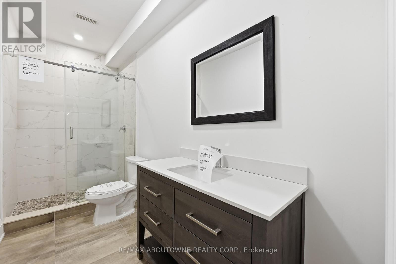 9042 Sideroad 10, Erin, ON - Indoor Photo Showing Bathroom