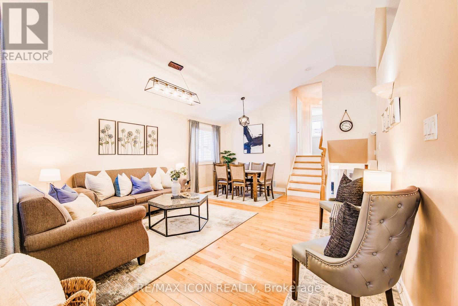 84 Endeavour Drive, Cambridge, ON - Indoor Photo Showing Living Room