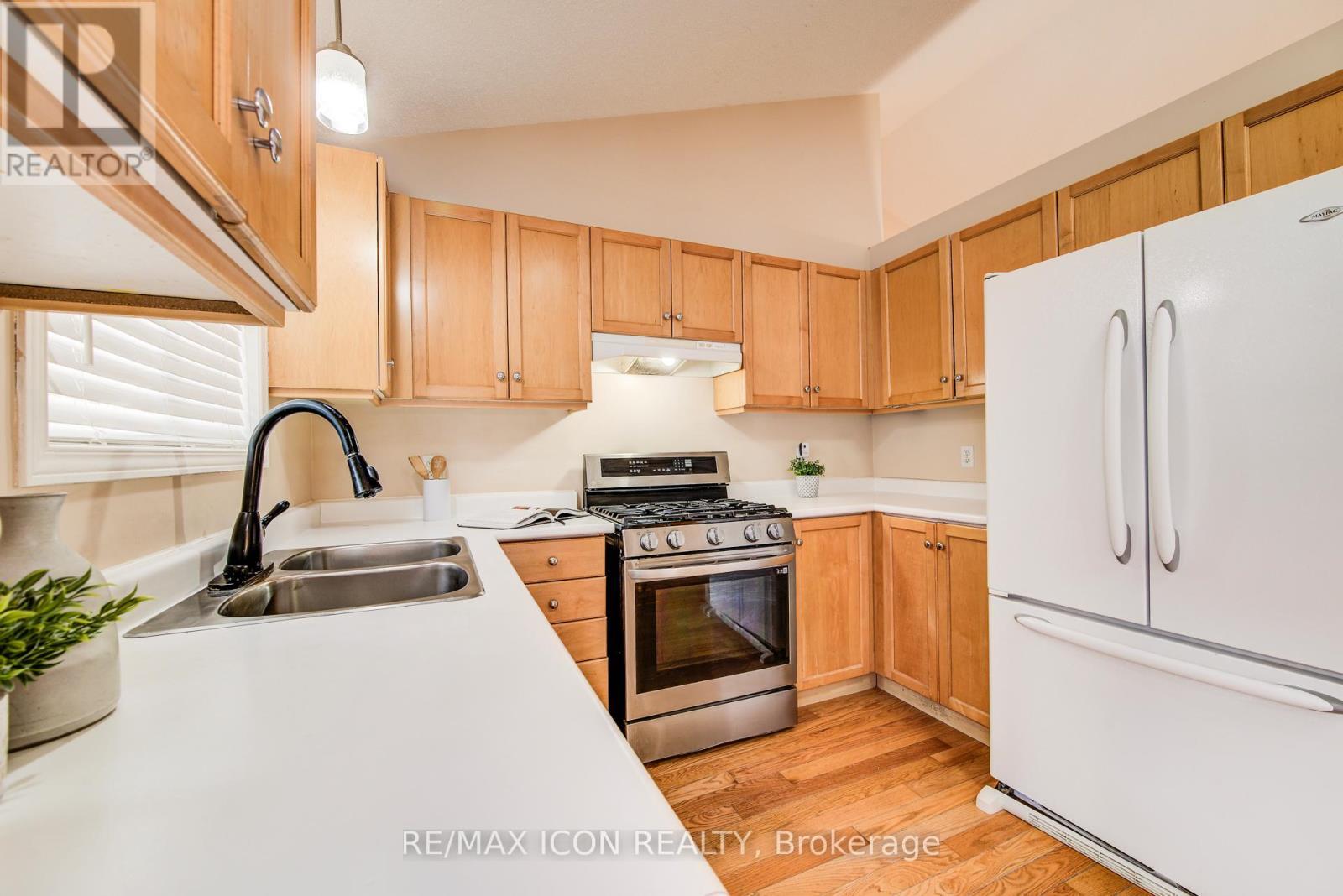 84 Endeavour Drive, Cambridge, ON - Indoor Photo Showing Kitchen With Double Sink