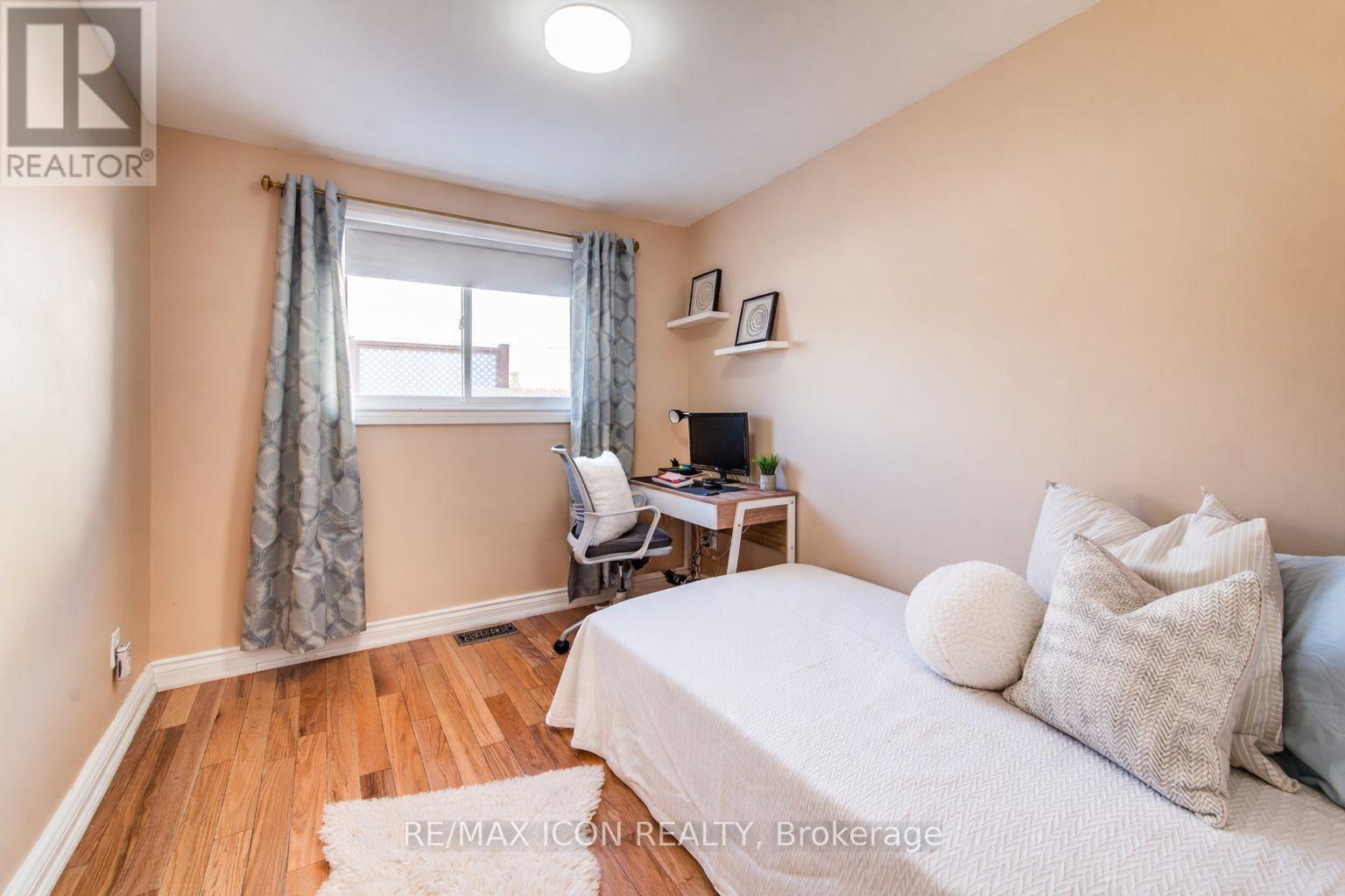 84 Endeavour Drive, Cambridge, ON - Indoor Photo Showing Bedroom