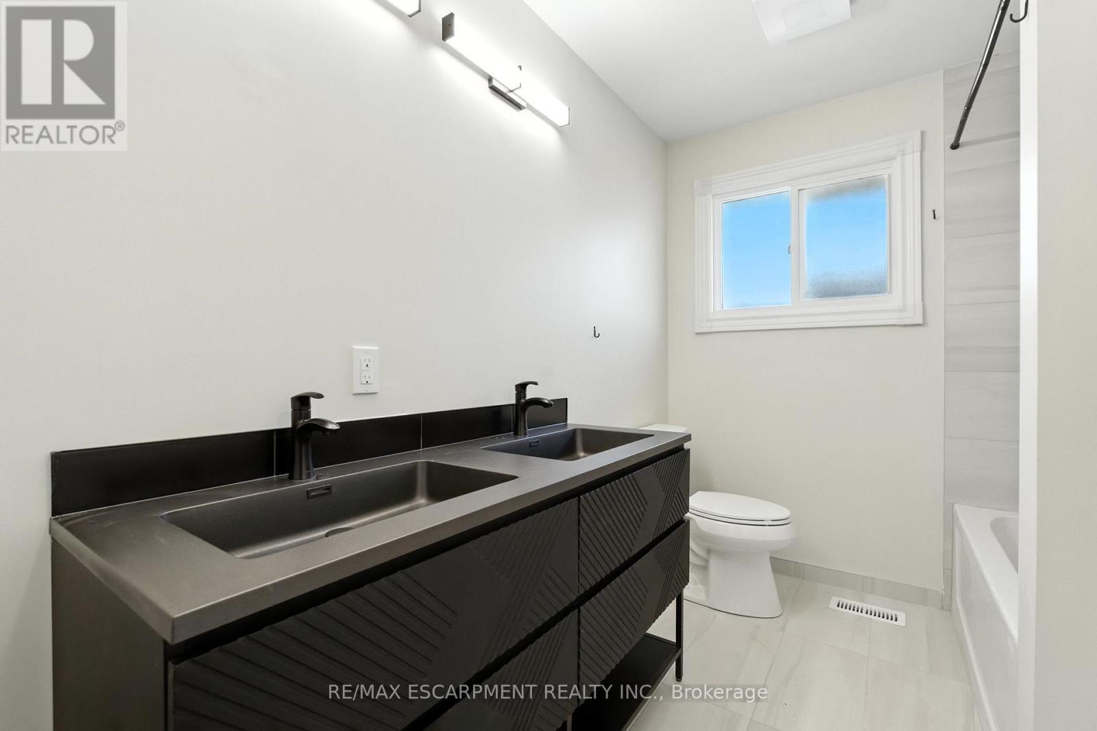 UNIT A - 929 Upper Ottawa Street, Hamilton, ON - Indoor Photo Showing Bathroom