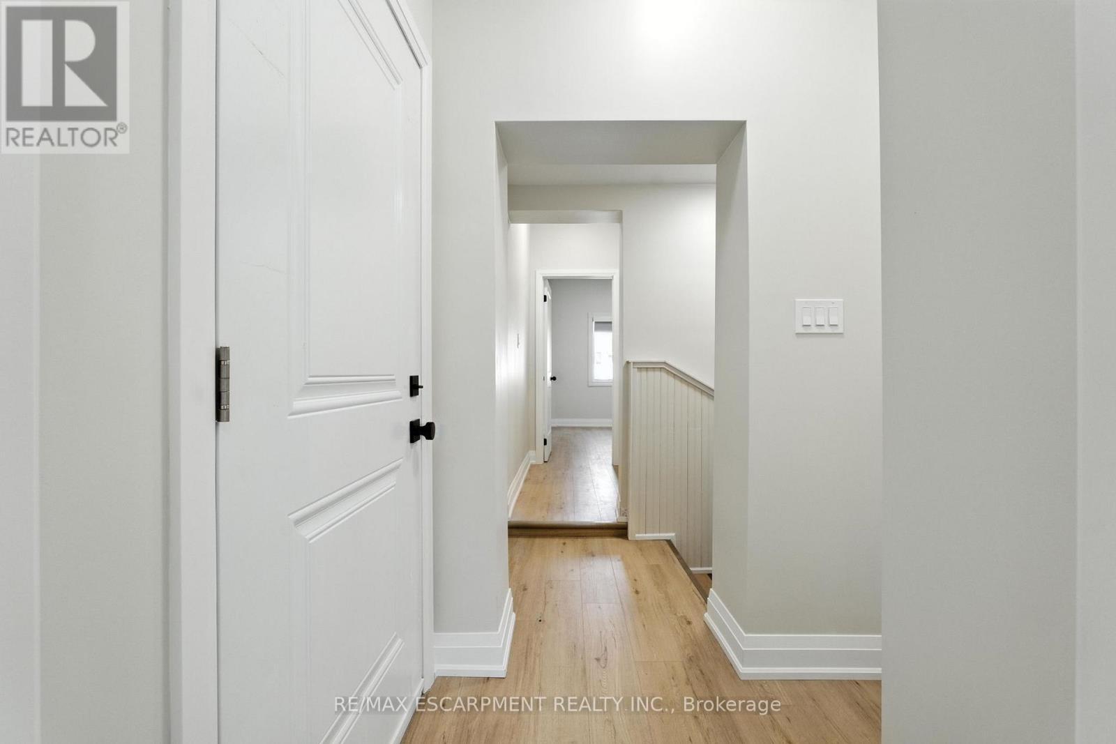 UNIT B - 929 Upper Ottawa Street, Hamilton, ON - Indoor Photo Showing Other Room