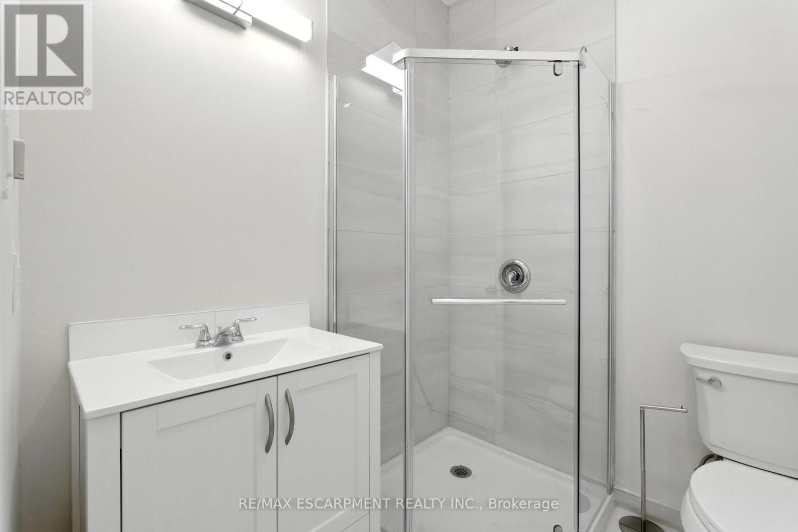 UNIT C - 929 Upper Ottawa Street, Hamilton, ON - Indoor Photo Showing Bathroom