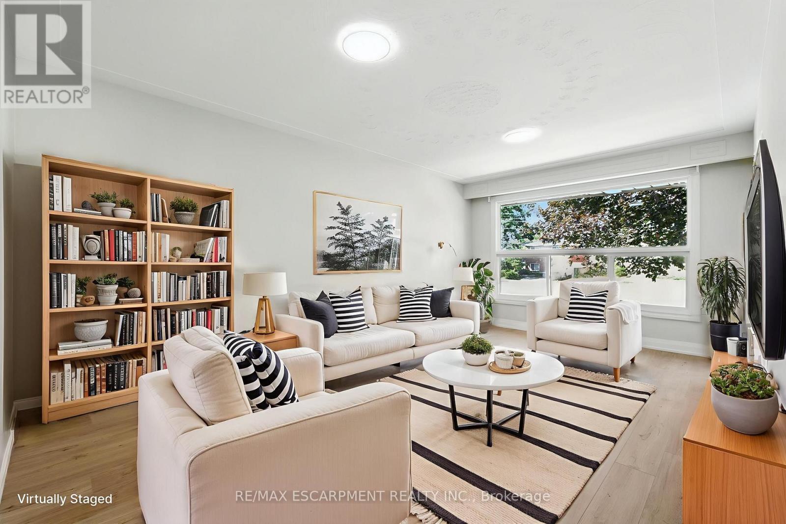 UNIT A - 929 Upper Ottawa Street, Hamilton, ON - Indoor Photo Showing Living Room