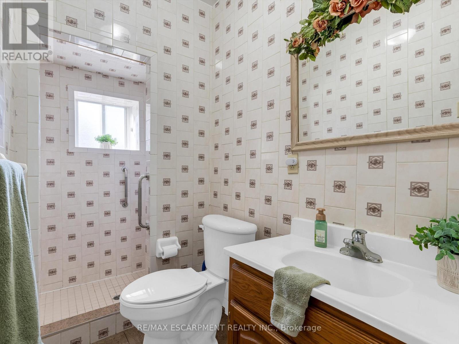 93 Murray Street E, Hamilton, ON - Indoor Photo Showing Bathroom