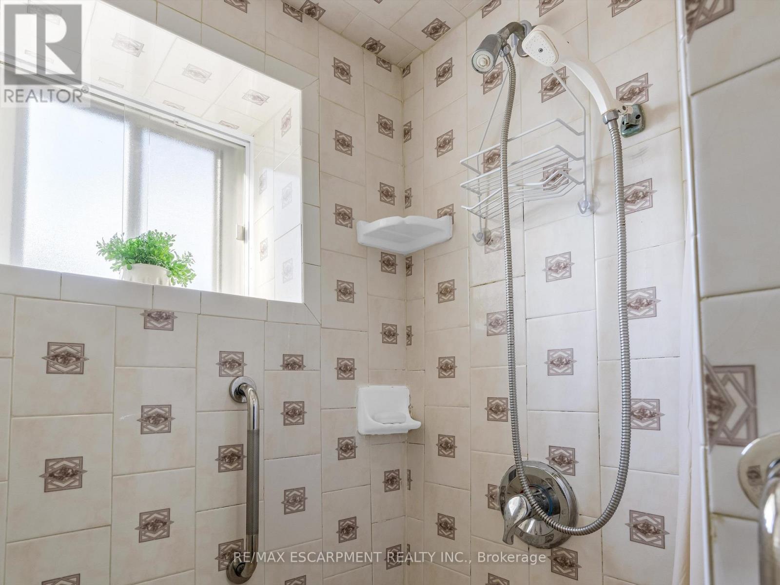 93 Murray Street E, Hamilton, ON - Indoor Photo Showing Bathroom