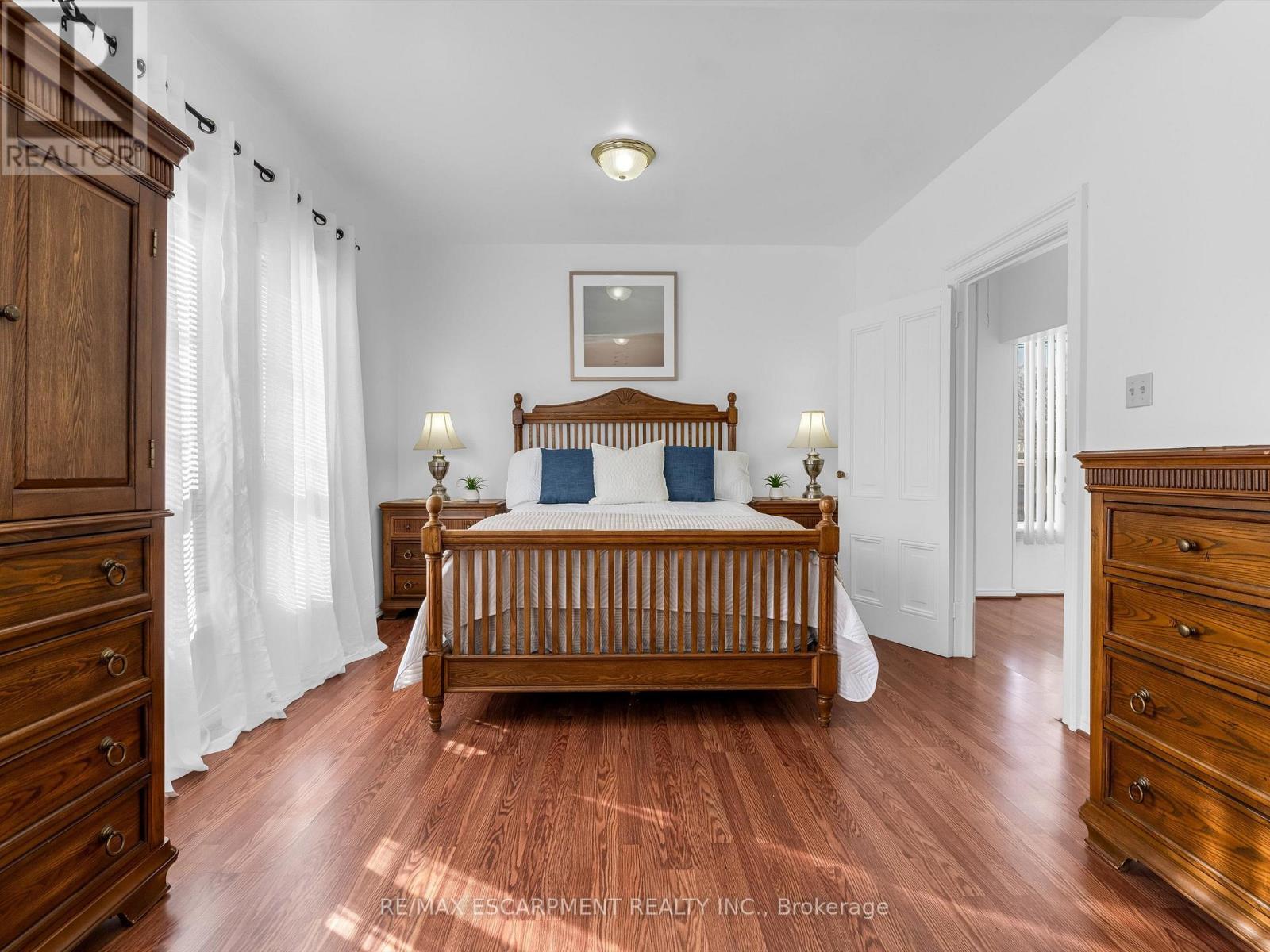 93 Murray Street E, Hamilton, ON - Indoor Photo Showing Bedroom