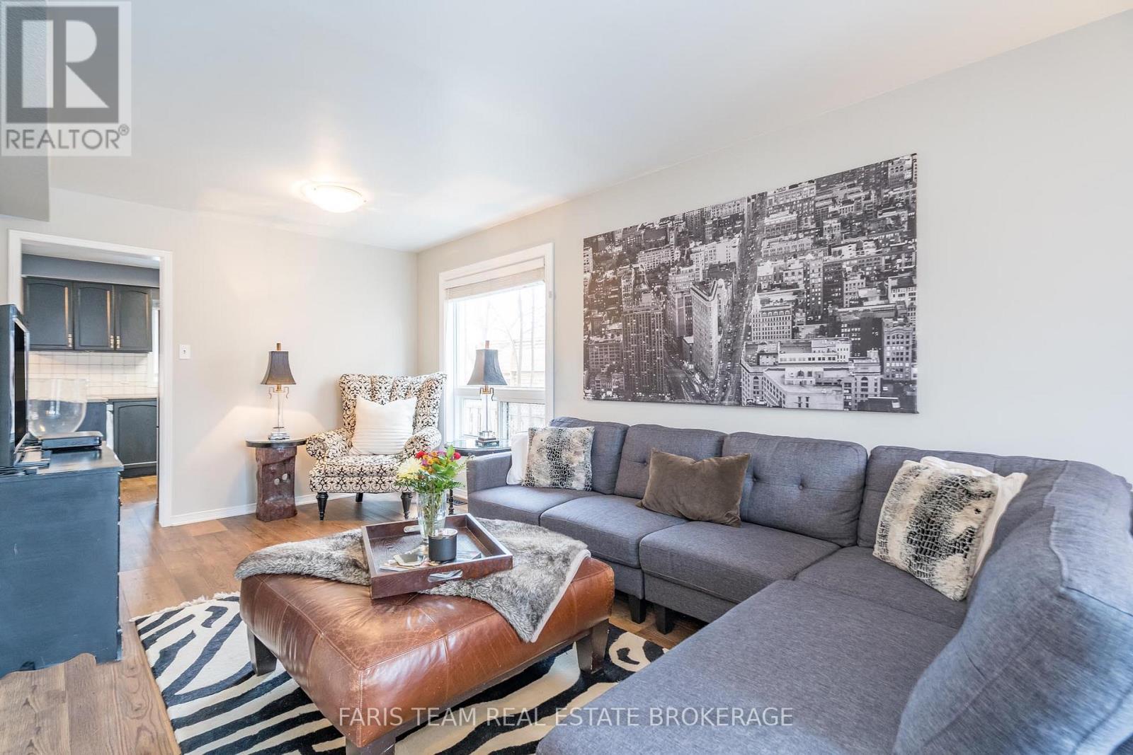 31 Etherington Crescent, Barrie, ON - Indoor Photo Showing Living Room