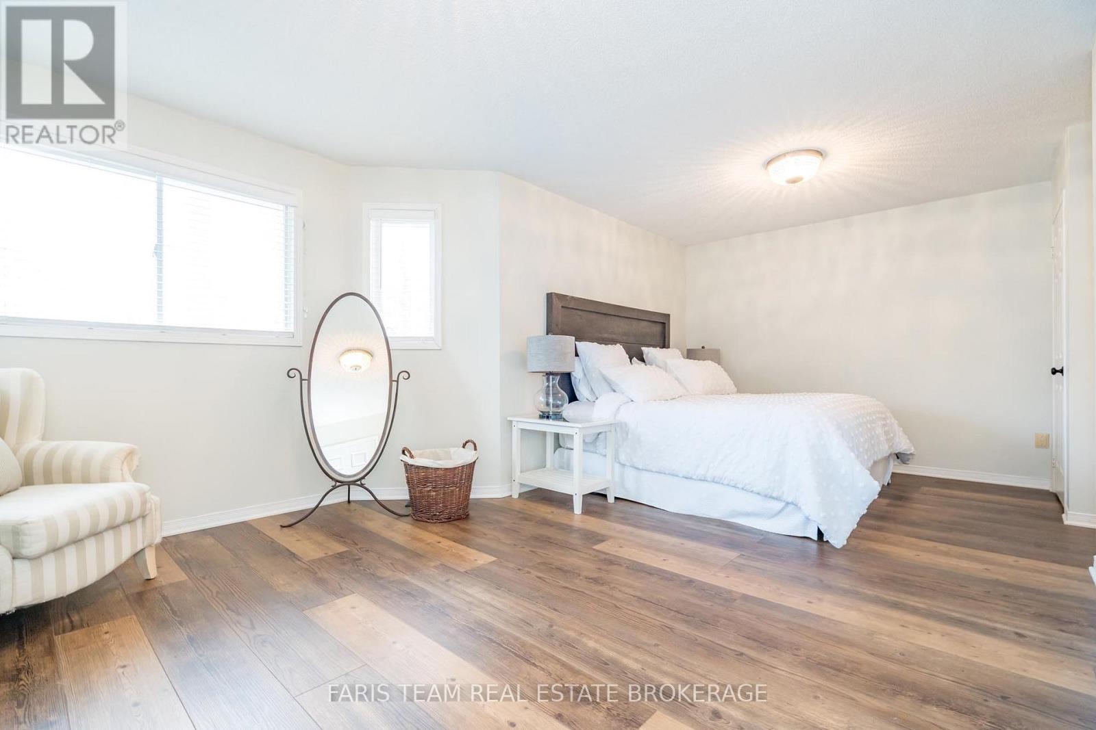 31 Etherington Crescent, Barrie, ON - Indoor Photo Showing Bedroom