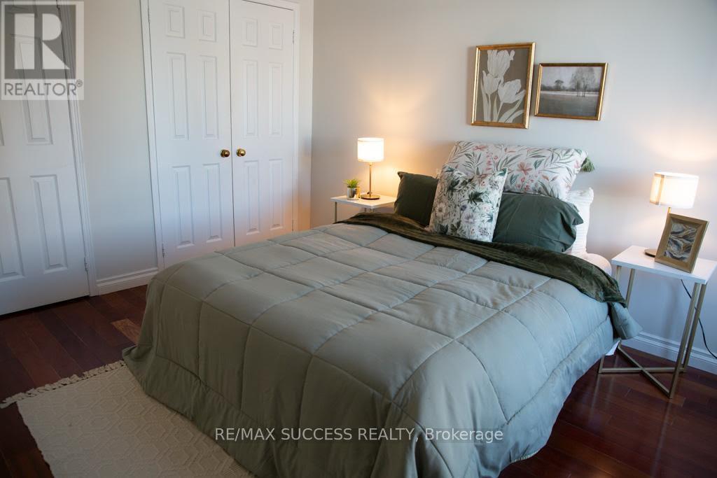 6643 Mockingbird Lane, Mississauga, ON - Indoor Photo Showing Bedroom