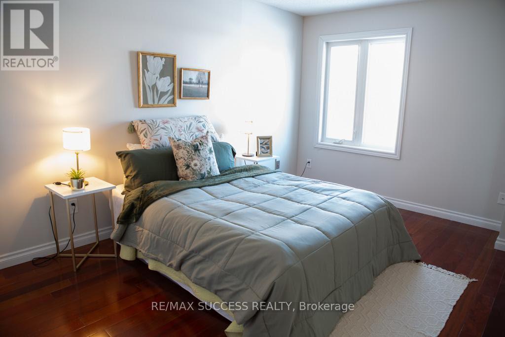 6643 Mockingbird Lane, Mississauga, ON - Indoor Photo Showing Bedroom