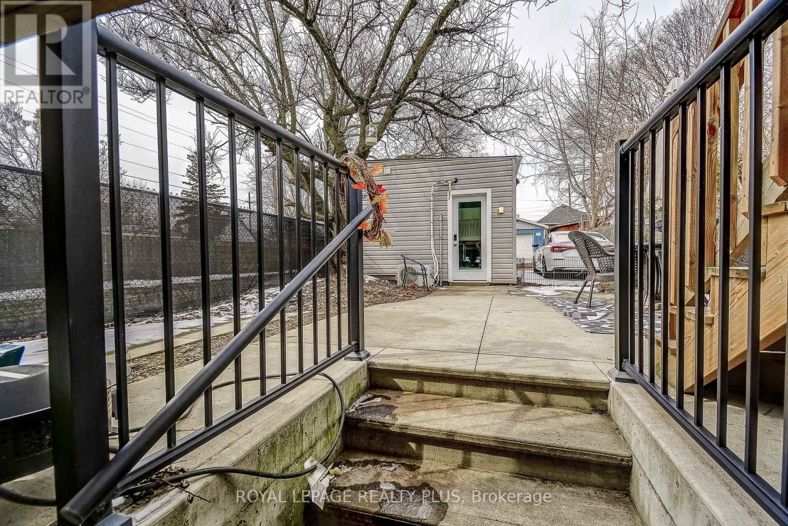 58 East 22Nd Street, Hamilton, ON - Outdoor With Exterior