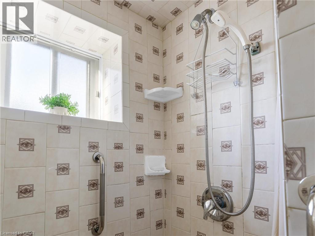 93 Murray Street E, Hamilton, ON - Indoor Photo Showing Bathroom