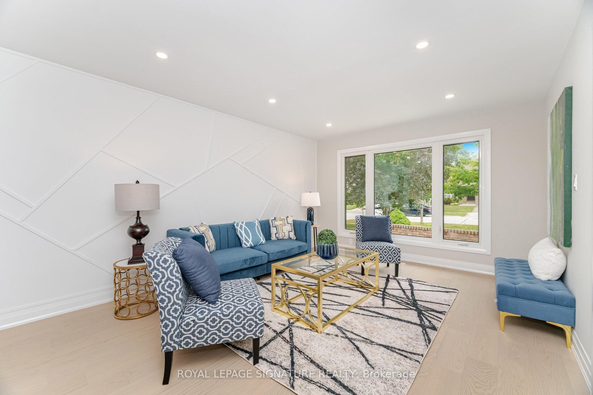 2392 Arnold Crescent, Burlington, ON - Indoor Photo Showing Living Room