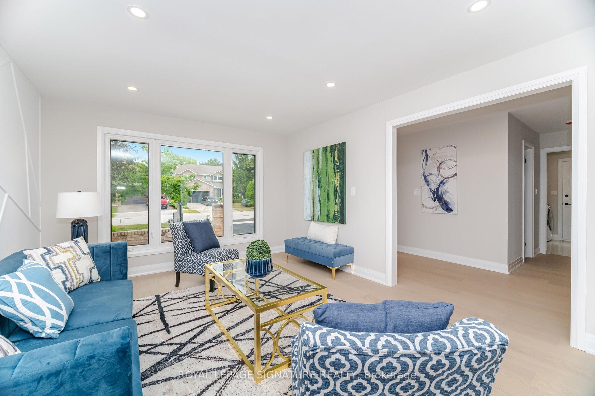 2392 Arnold Crescent, Burlington, ON - Indoor Photo Showing Living Room