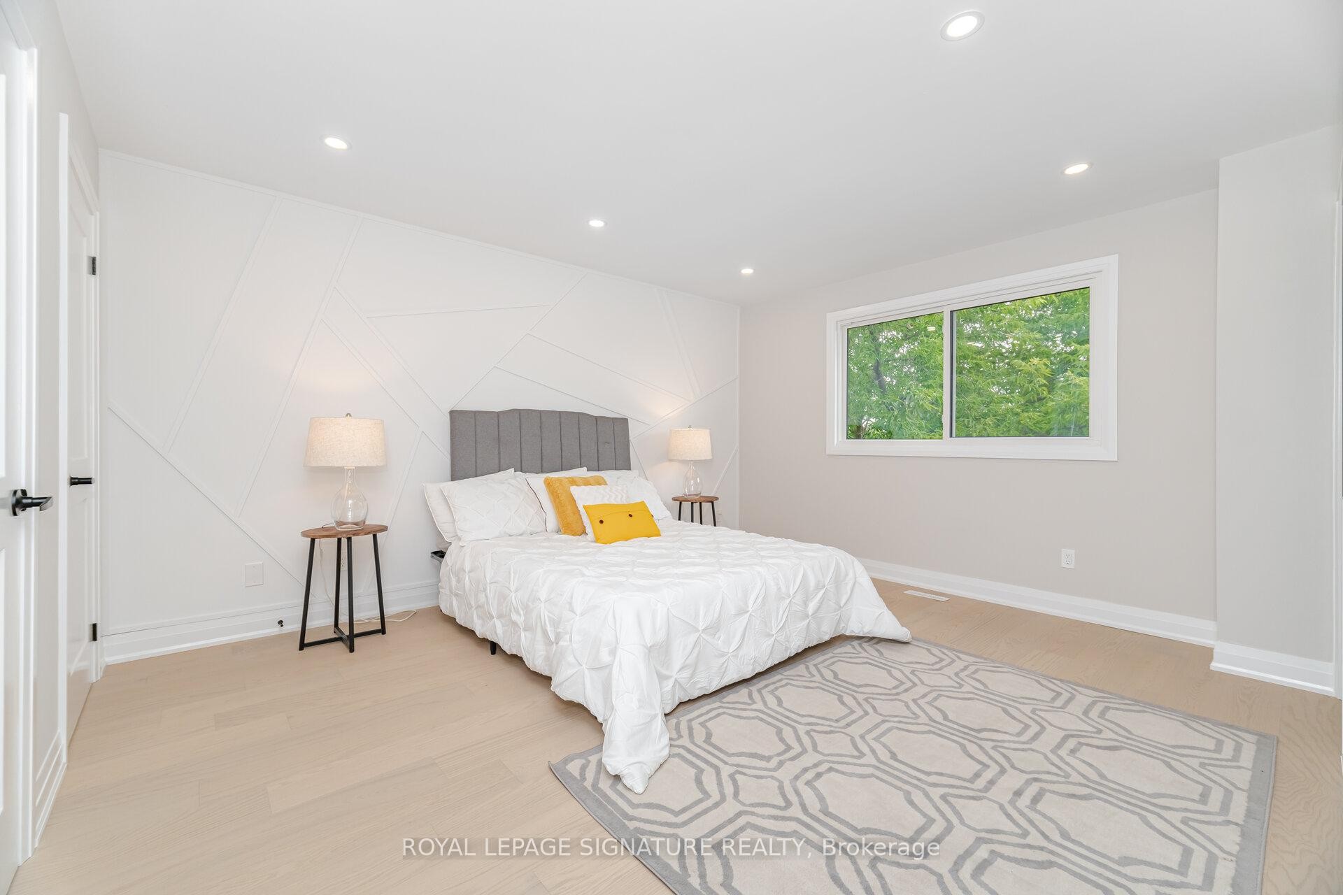 2392 Arnold Crescent, Burlington, ON - Indoor Photo Showing Bedroom