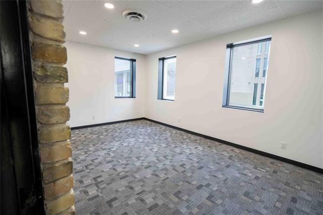 387 Broadway Ave, Winnipeg, MB