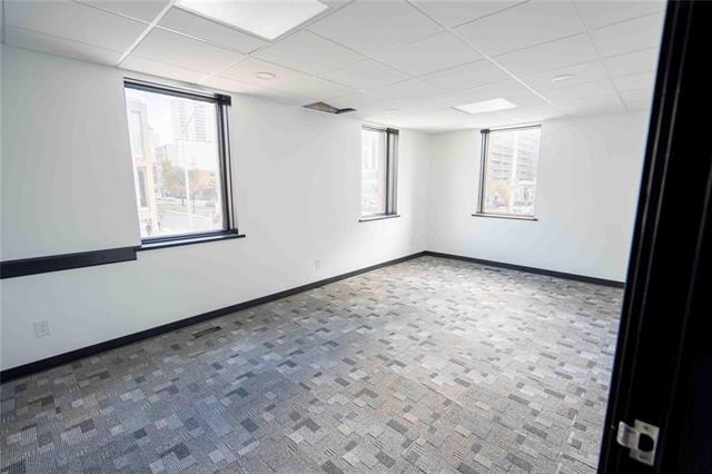 387 Broadway Ave, Winnipeg, MB