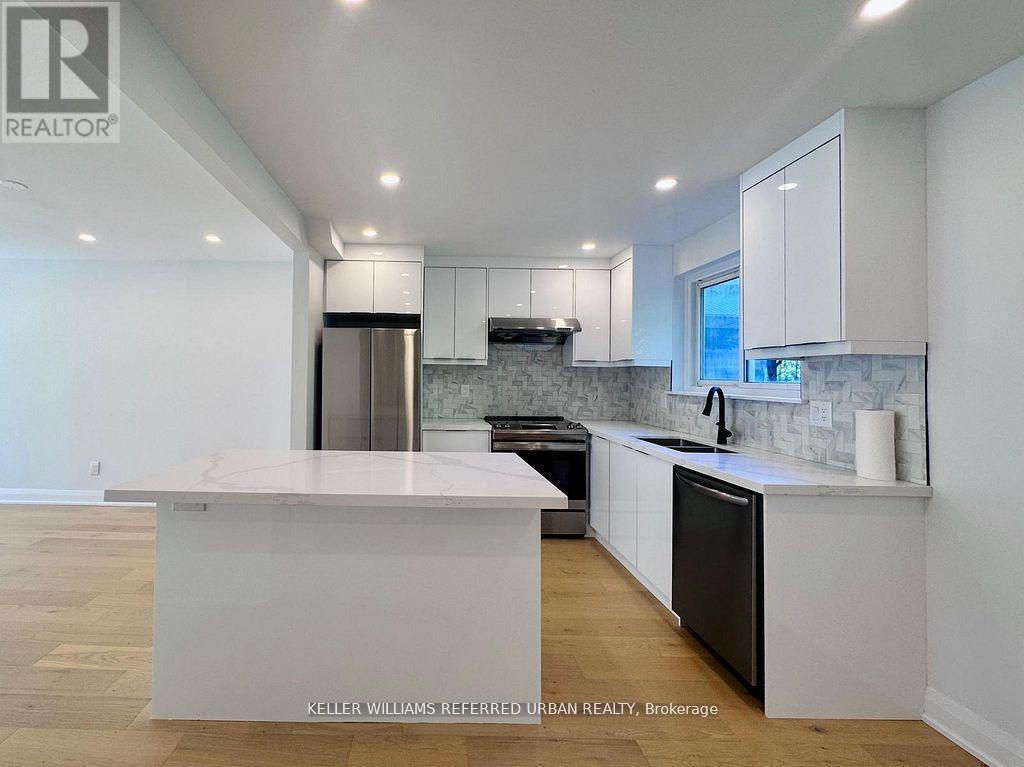 Main - 906 Marinet Crescent, Pickering, ON - Indoor Photo Showing Kitchen With Double Sink With Upgraded Kitchen