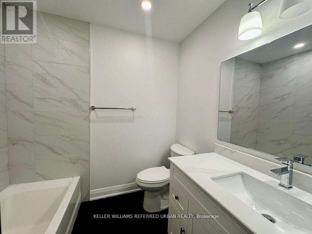 Main - 906 Marinet Crescent, Pickering, ON - Indoor Photo Showing Bathroom