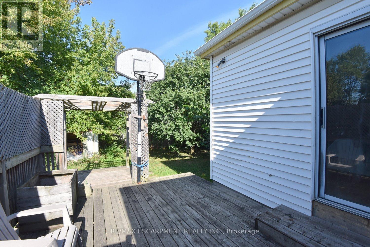 82 East 38Th Street, Hamilton, ON - Outdoor With Deck Patio Veranda With Exterior