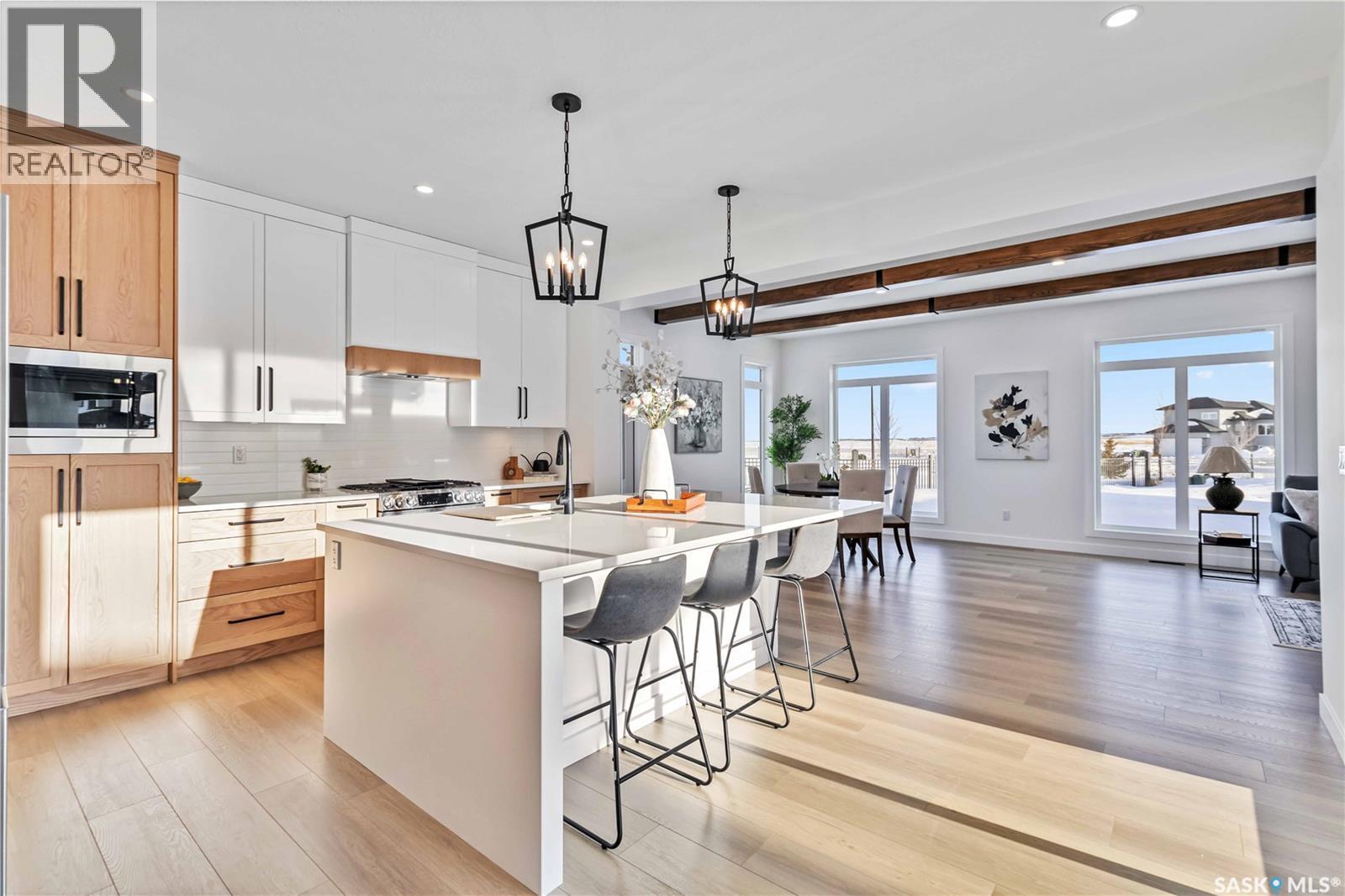 327 Woolf Bay, Saskatoon, SK - Indoor Photo Showing Kitchen With Upgraded Kitchen