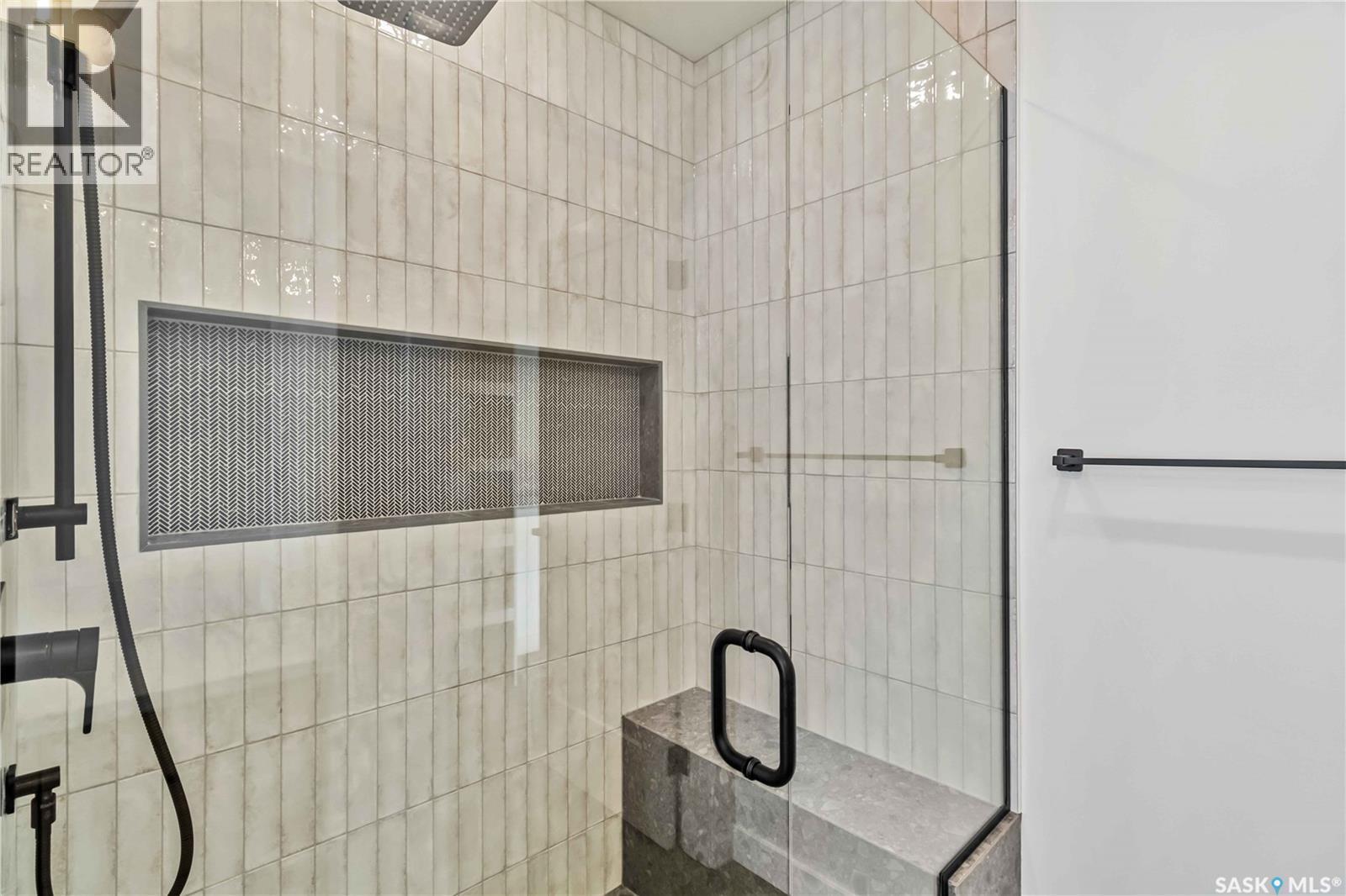 327 Woolf Bay, Saskatoon, SK - Indoor Photo Showing Bathroom