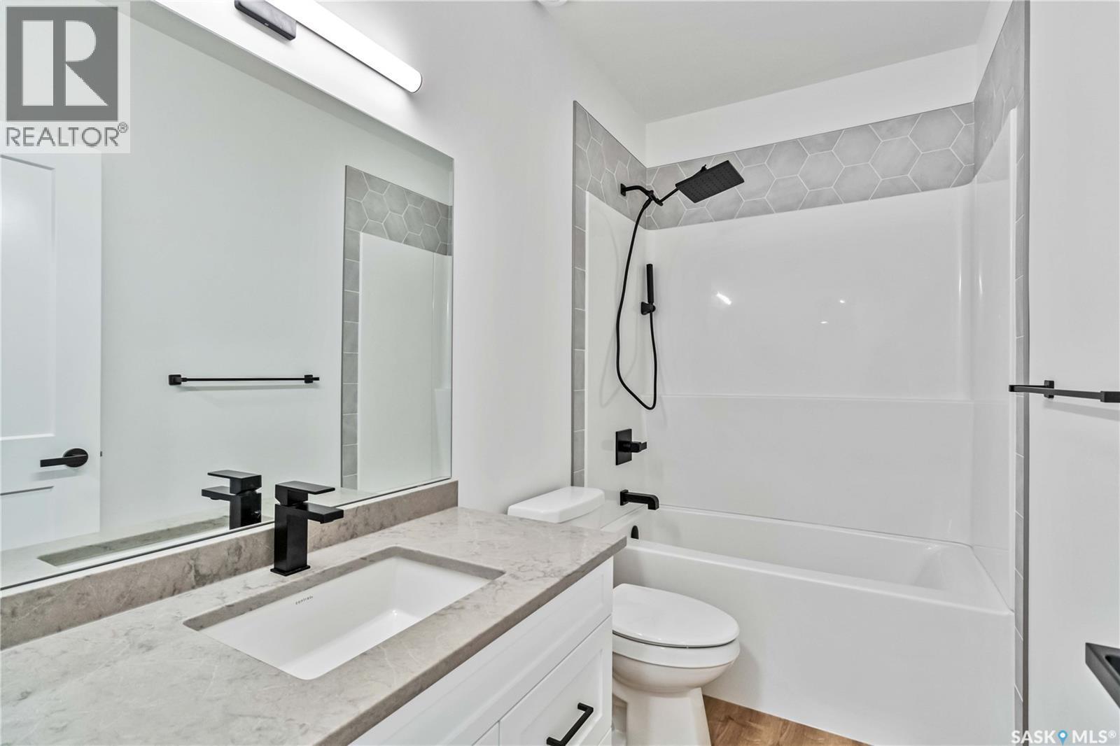 327 Woolf Bay, Saskatoon, SK - Indoor Photo Showing Bathroom